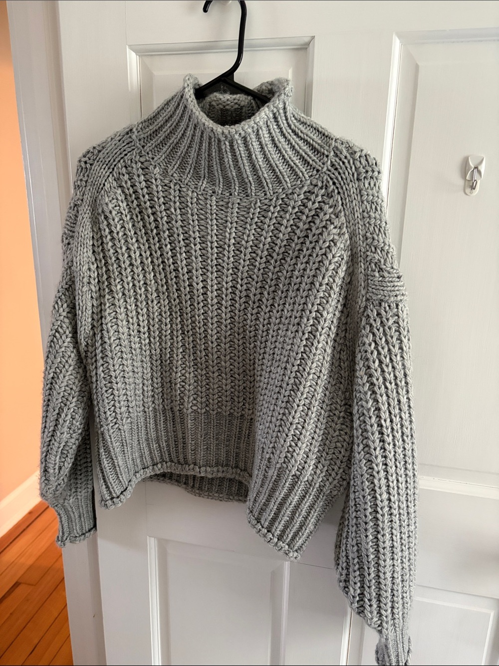 Women's Ribbed Light Gray Chunky Turtleneck Sweater | XS